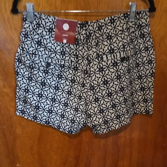 NWT Black and White Patterned Shorts - Picture 4 of 7